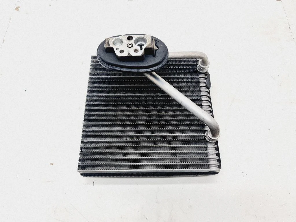 Gaisa kondicioniera radiators (salonā) 1K0820679