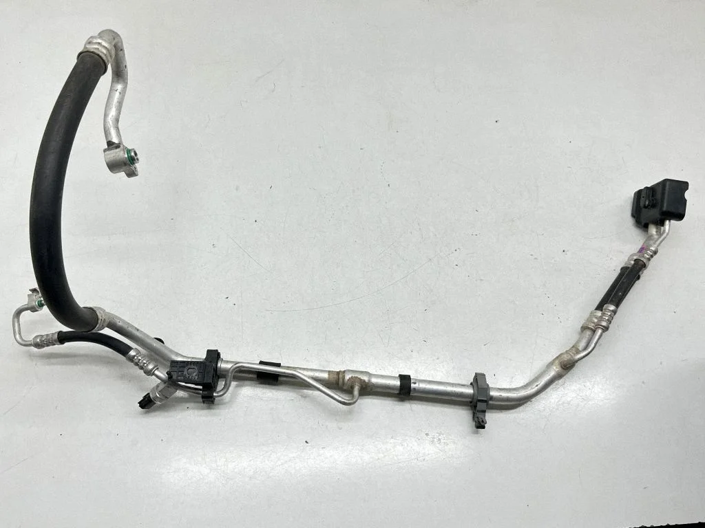 Air conditioning (A/C) pipe/hose 97775CZ001