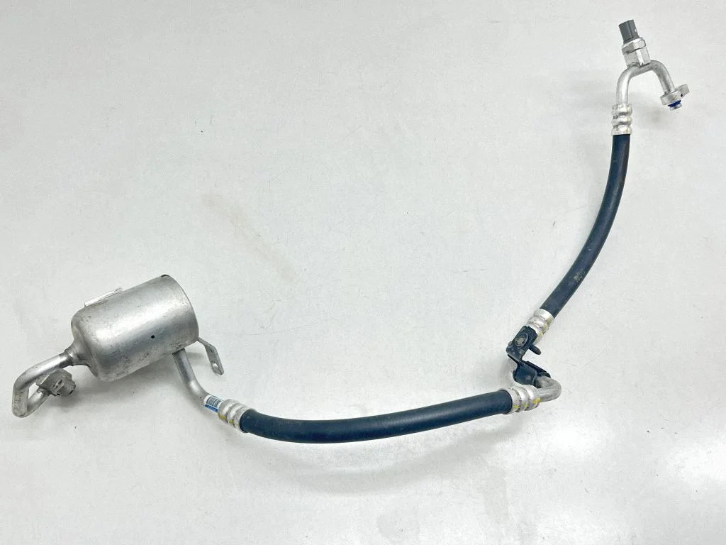Air conditioning (A/C) pipe/hose 97762CV560
