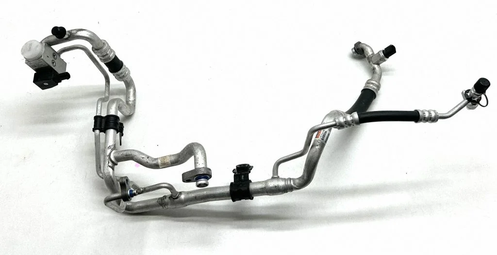 Air conditioning (A/C) pipe/hose T301353520