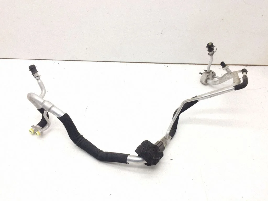 Air conditioning (A/C) pipe/hose 31366029