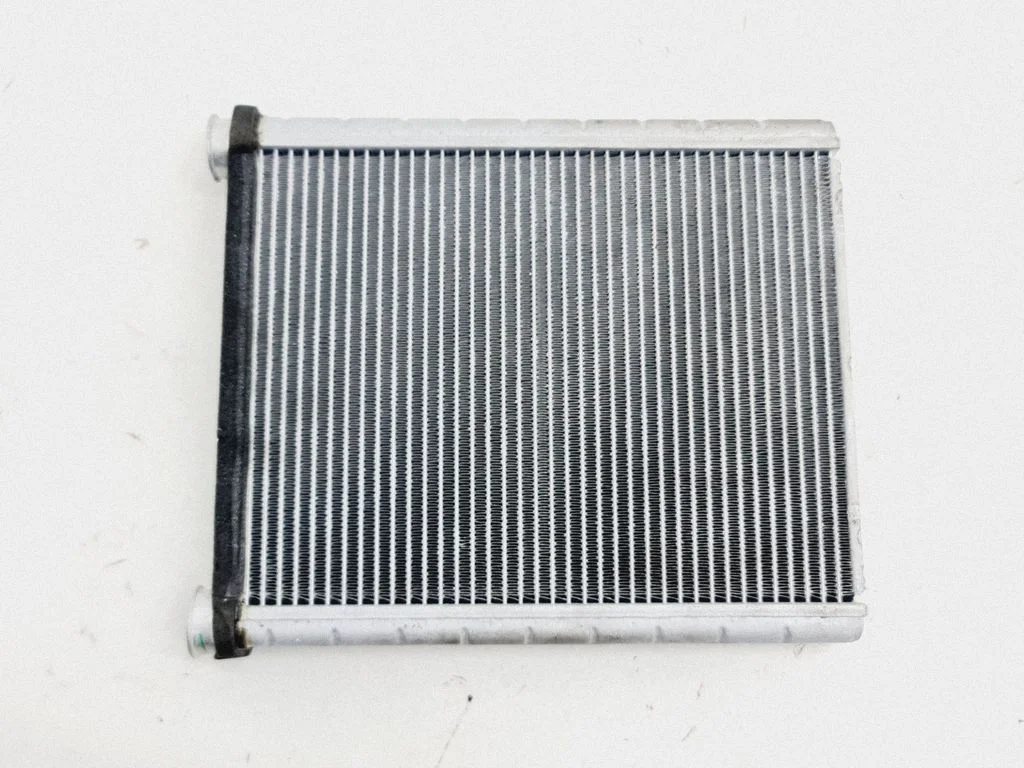 Salongi küttekeha radiaator 2468300161