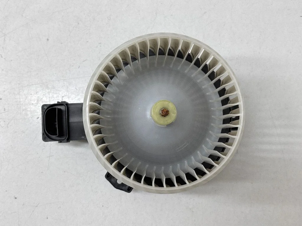 Krāsniņas ventilators/pūtējs AE67201L1C