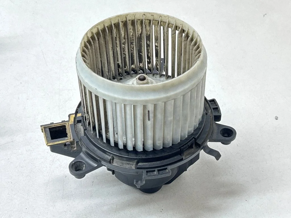 Heater fan/blower SU001A5479