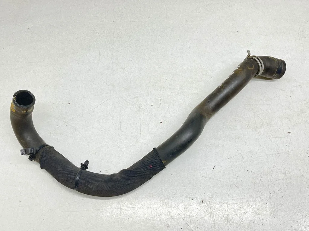 Engine coolant pipe/hose