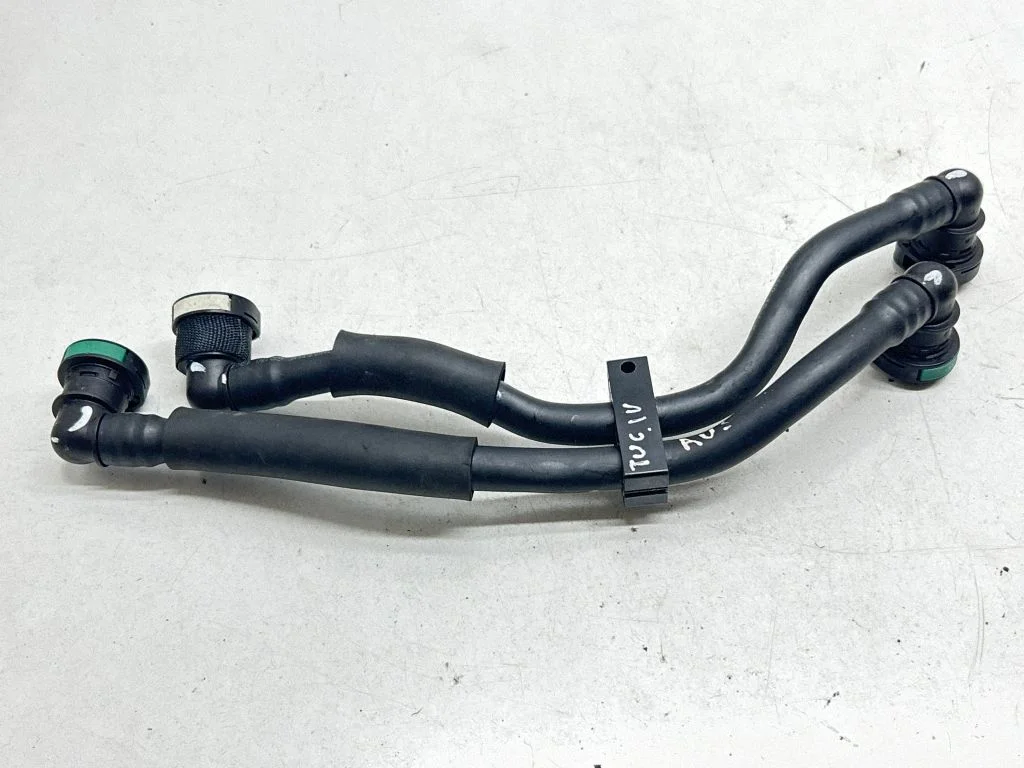 Engine coolant pipe/hose