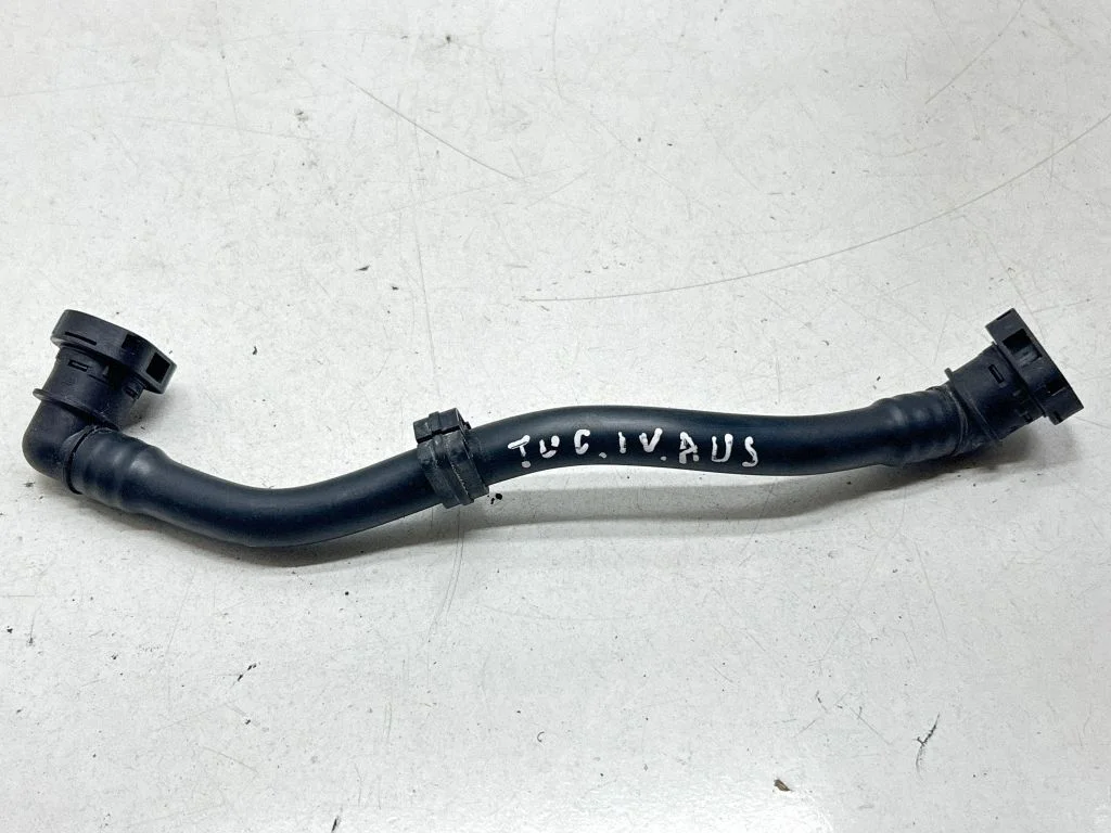 Engine coolant pipe/hose