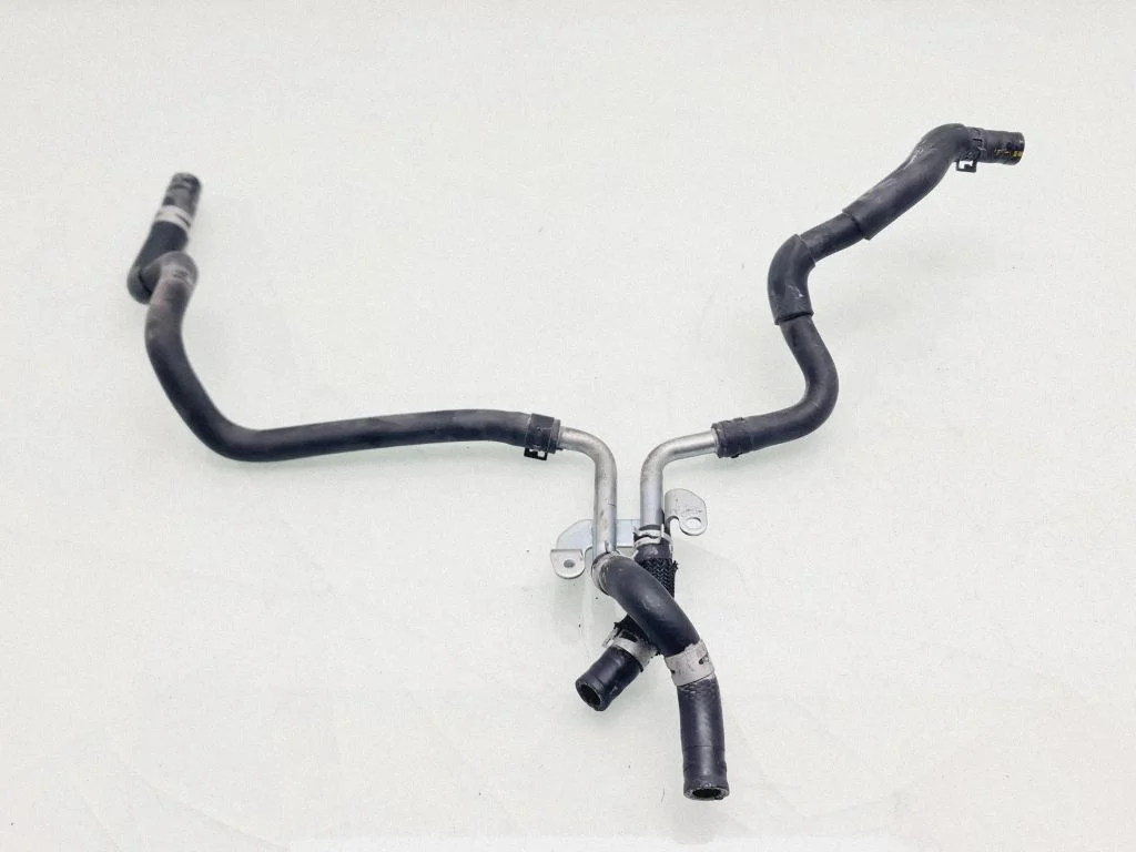 Engine coolant pipe/hose