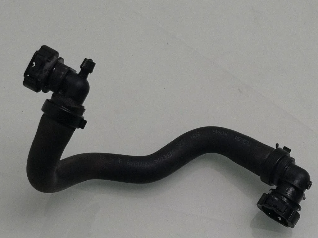 Engine coolant pipe/hose