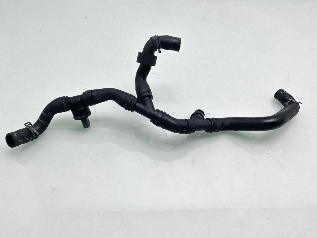 Engine coolant pipe/hose 3Q0122157S