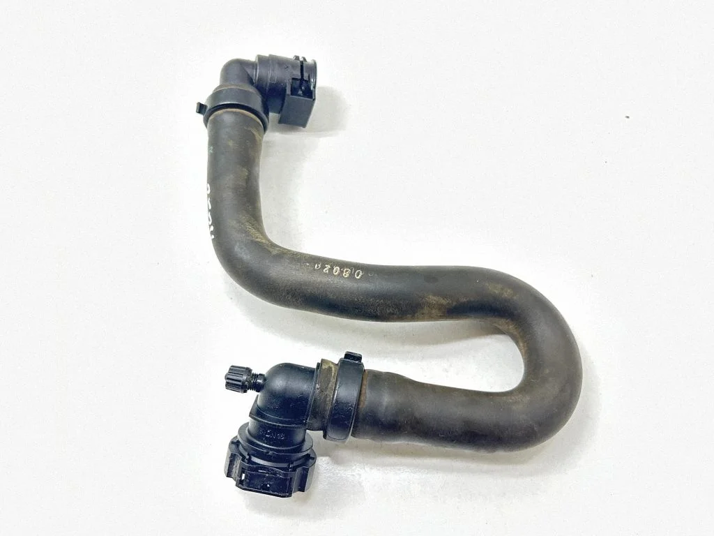 Engine coolant pipe/hose