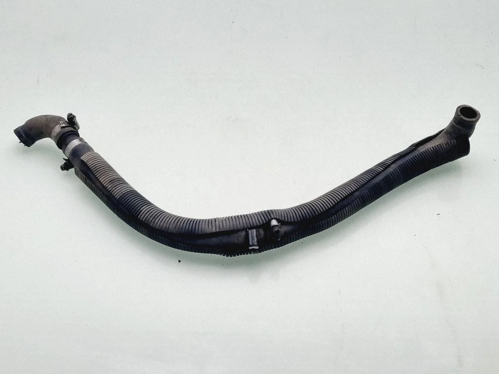 Engine coolant pipe/hose