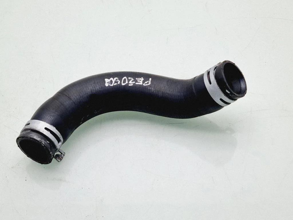 Engine coolant pipe/hose