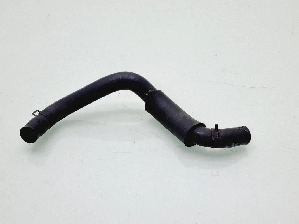 Engine coolant pipe/hose 09L0912