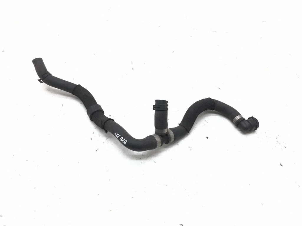 Engine coolant pipe/hose