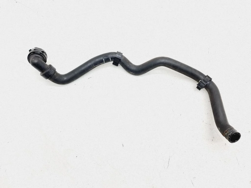 Engine coolant pipe/hose 31338810