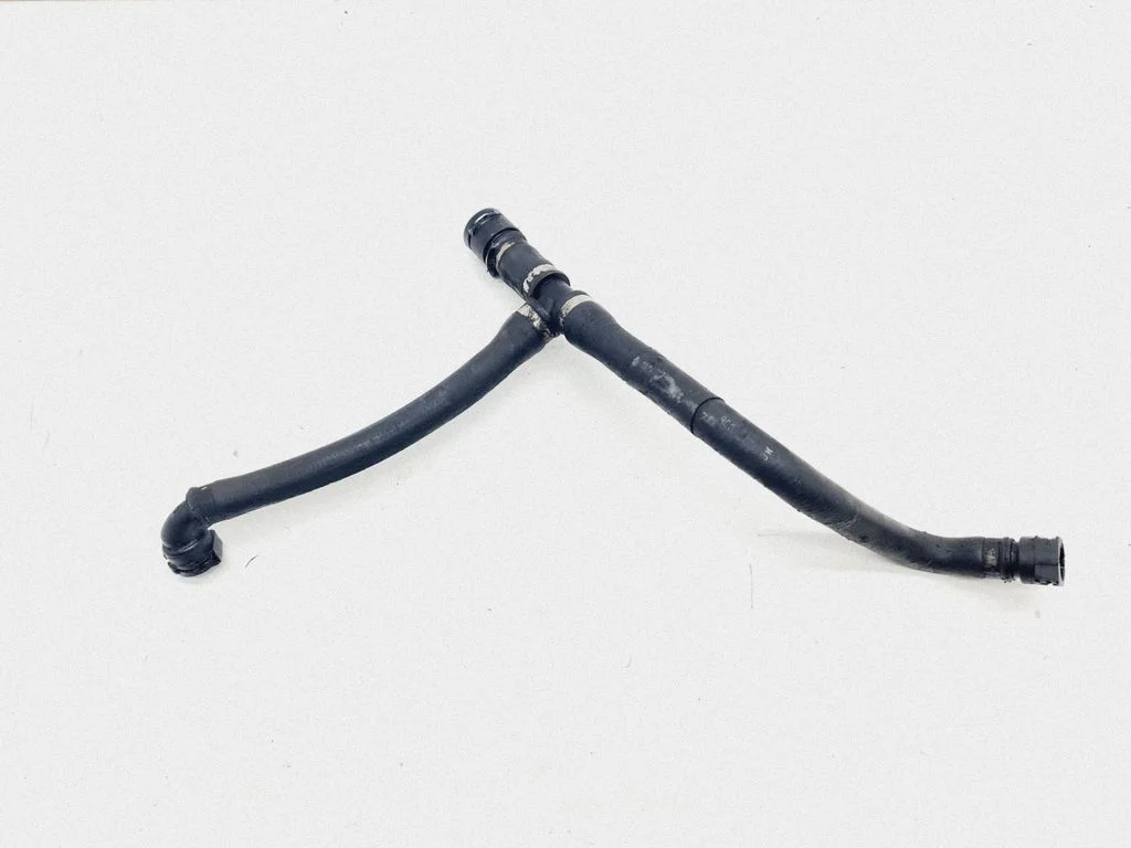 Engine coolant pipe/hose