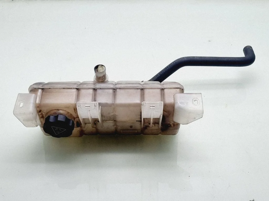 Coolant expansion tank/reservoir 103612400O
