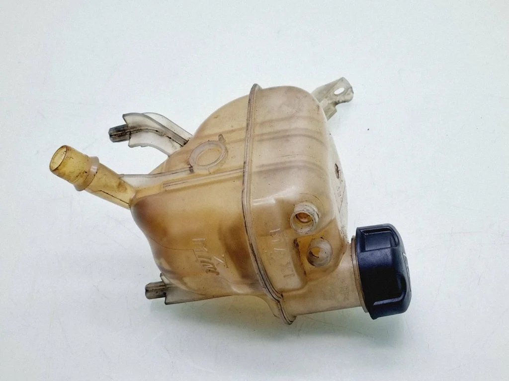 Coolant expansion tank/reservoir