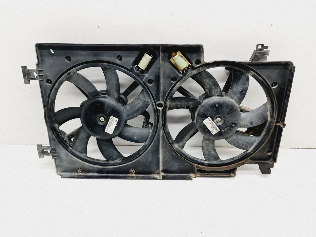 Radiator cooling fan shroud 13332666