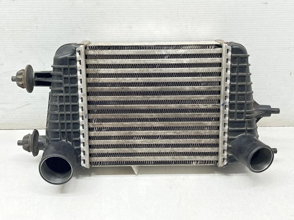 Vahejahuti radiaator 144613HD0C