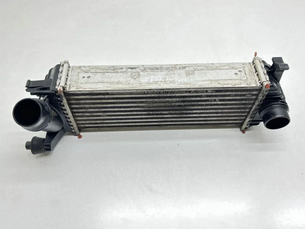 Vahejahuti radiaator 144963234R