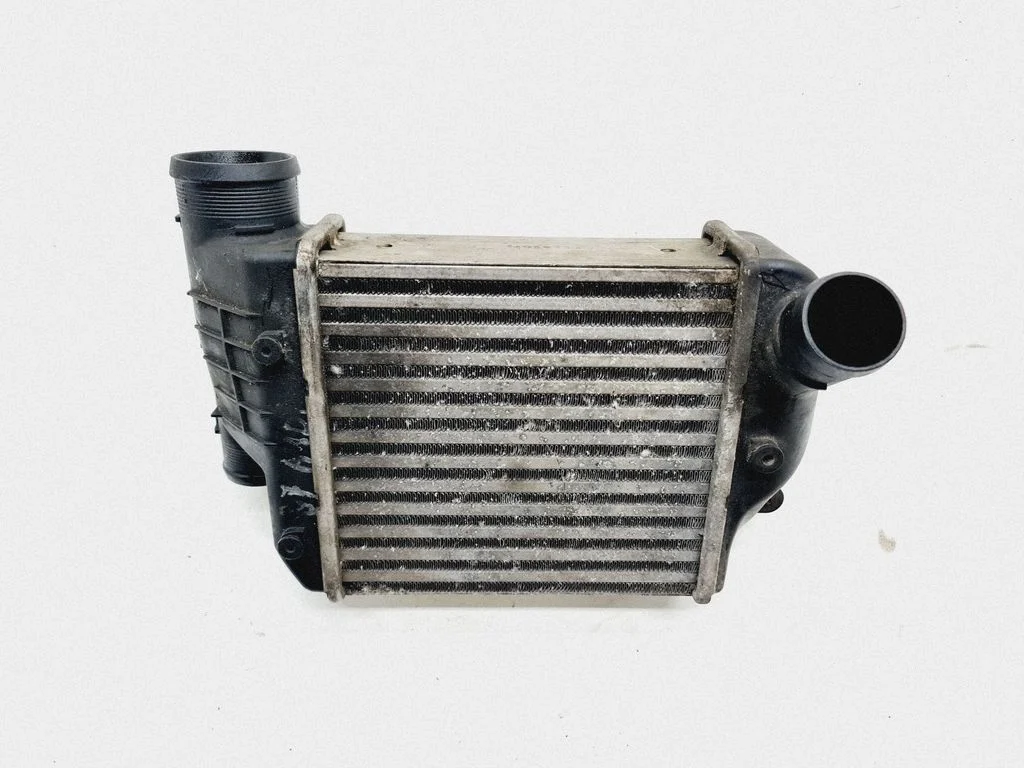 Starpdzesētāja (interkūlera) radiators 4F0145805E