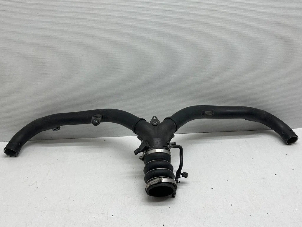 Vahejahuti voolik (-ud)/ toru (-d) 95B145762A