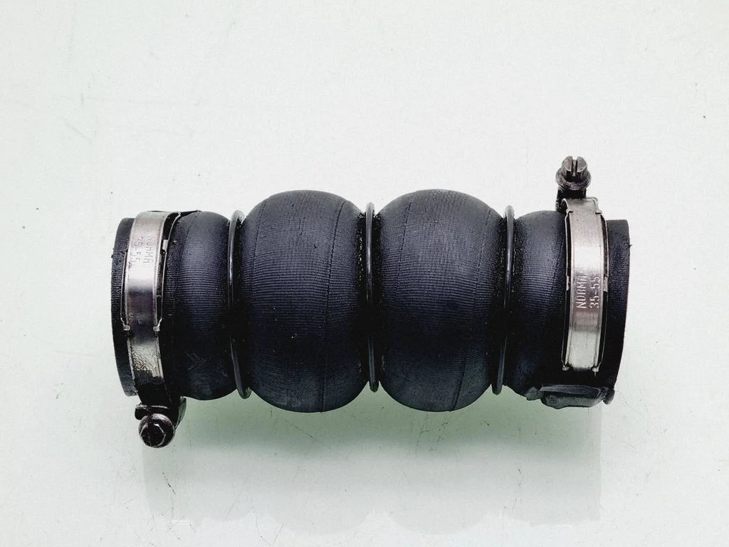 Vahejahuti voolik (-ud)/ toru (-d) 9684994080
