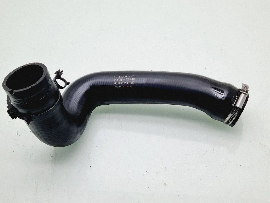 Vahejahuti voolik (-ud)/ toru (-d) 0051899541OE