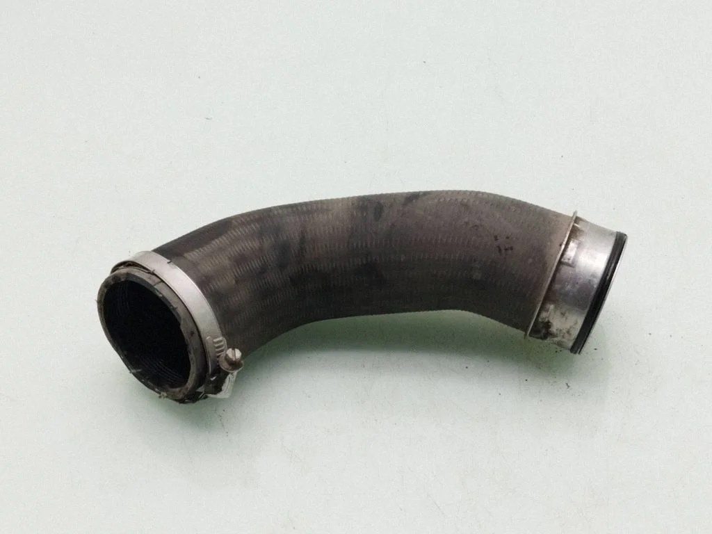 Vahejahuti voolik (-ud)/ toru (-d) 7E0145790