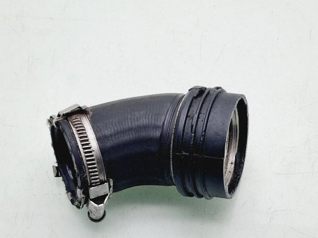 Intercooler hose/pipe 7L6145943B