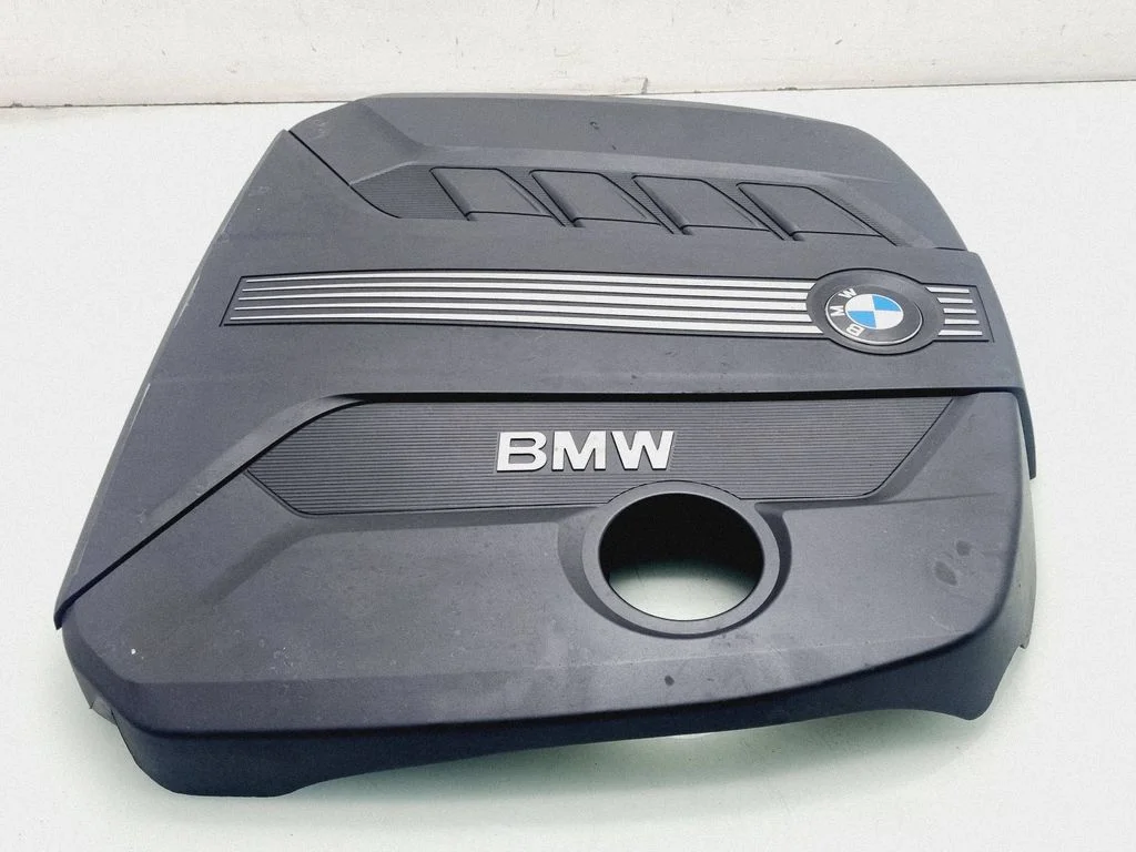 Engine cover (trim) 13717802847