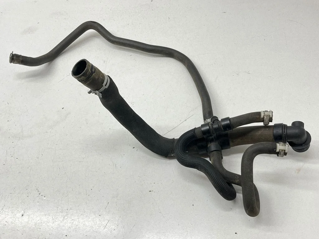 Coolant pipe/hose