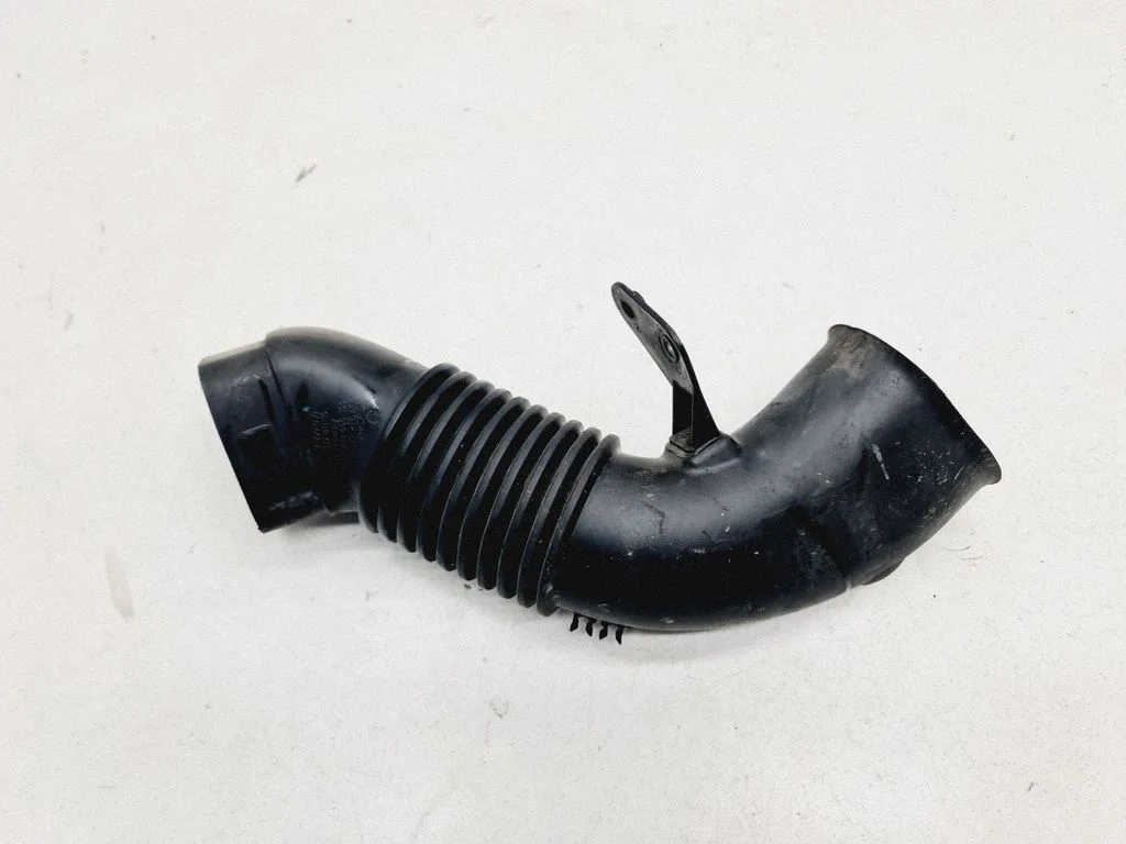 Air intake duct part – BMW 5 Series E60 E61 (2004-2010)
