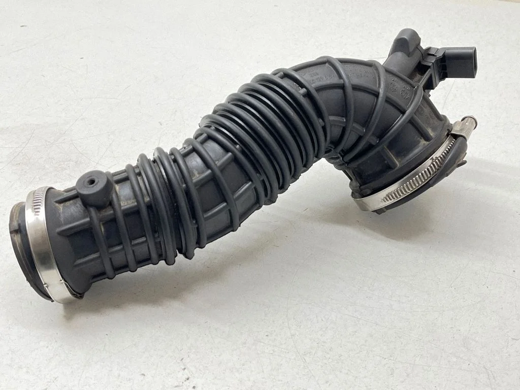 Turbo air intake inlet pipe/hose 7E0129627H