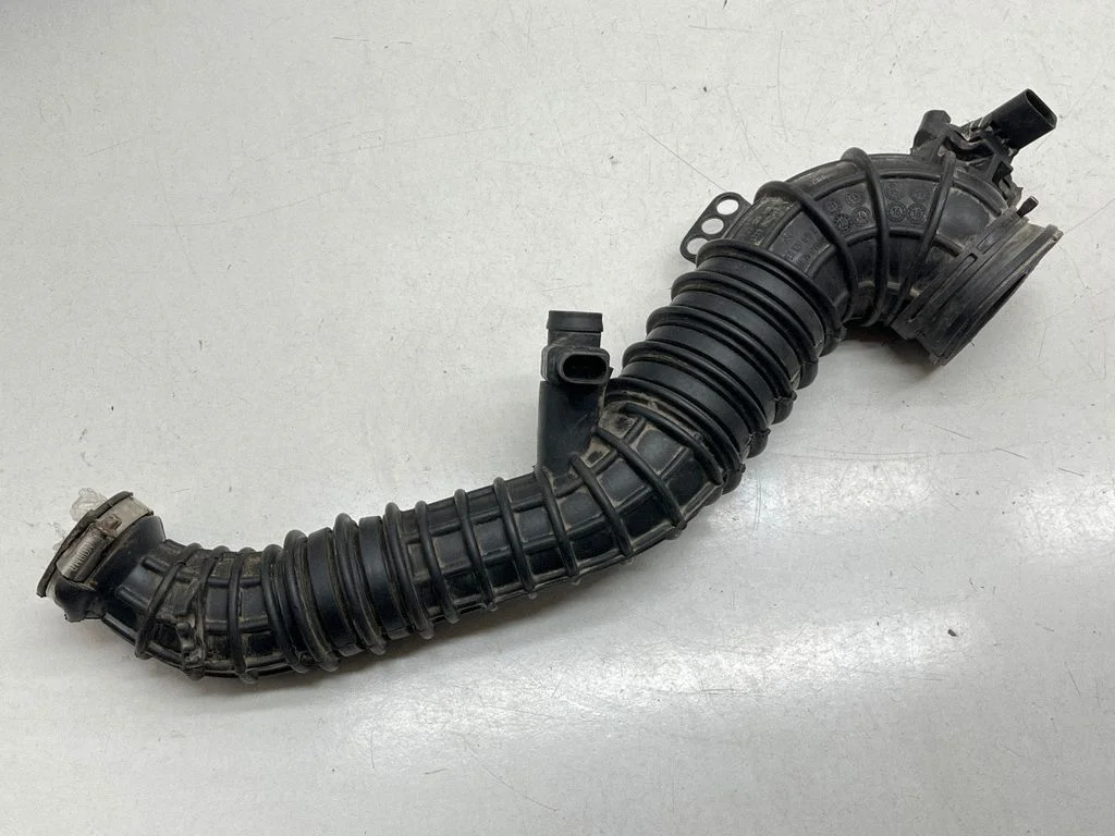 Turbo air intake inlet pipe/hose 7E0129627C