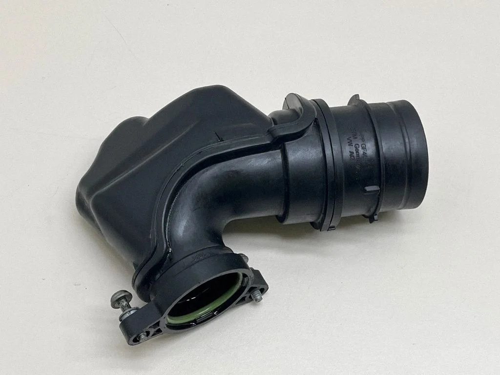 Gaisa caurule uz turbīnu 04E129656