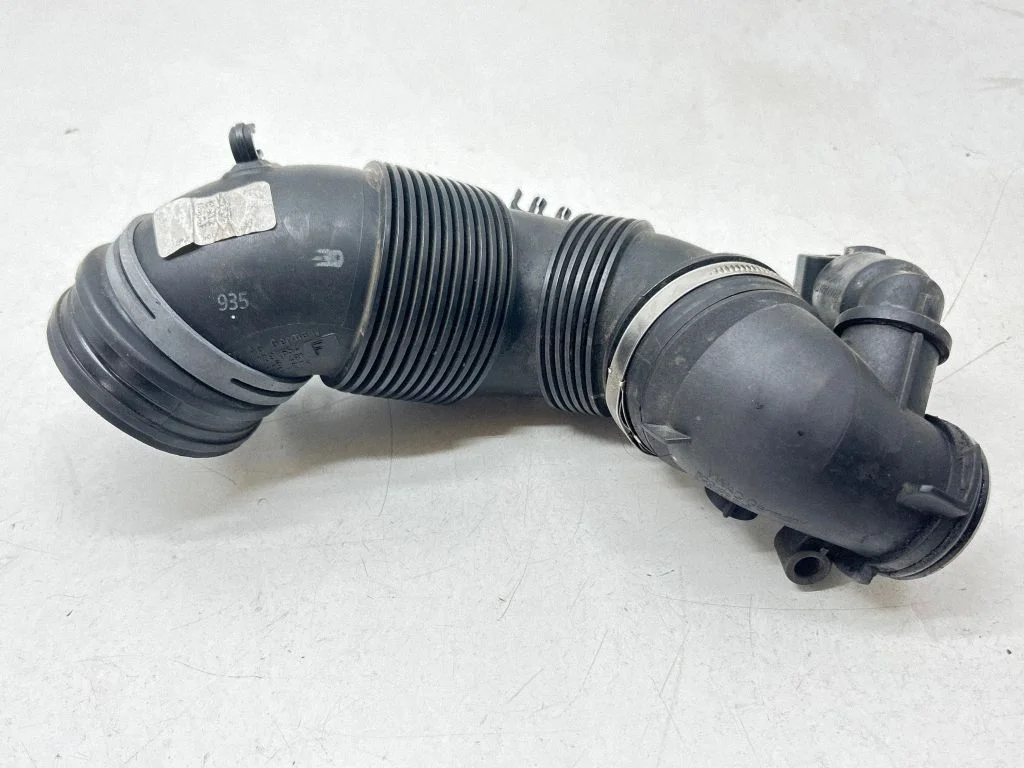 Turbo õhu sisselasketoru/ -voolik 5Q0129635