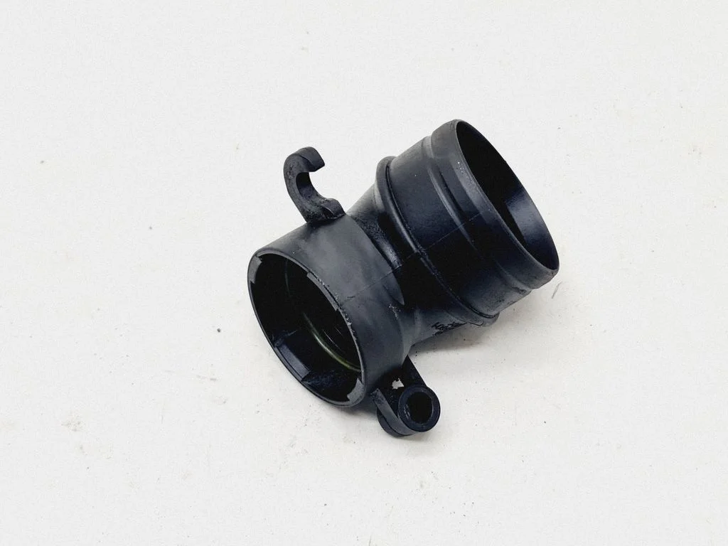 Gaisa ieplūdes kanāla detaļa (-as) – Volkswagen Passat B6 (2005-2010)
