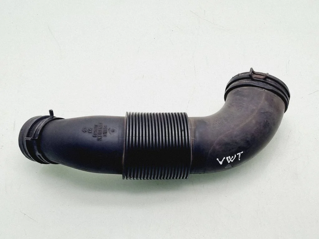 Air intake hose/pipe 7L6129627F
