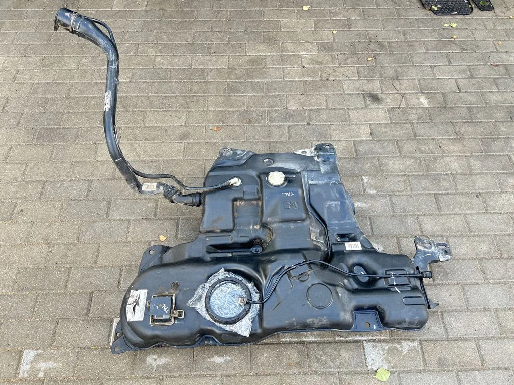 Fuel tank 172020969R