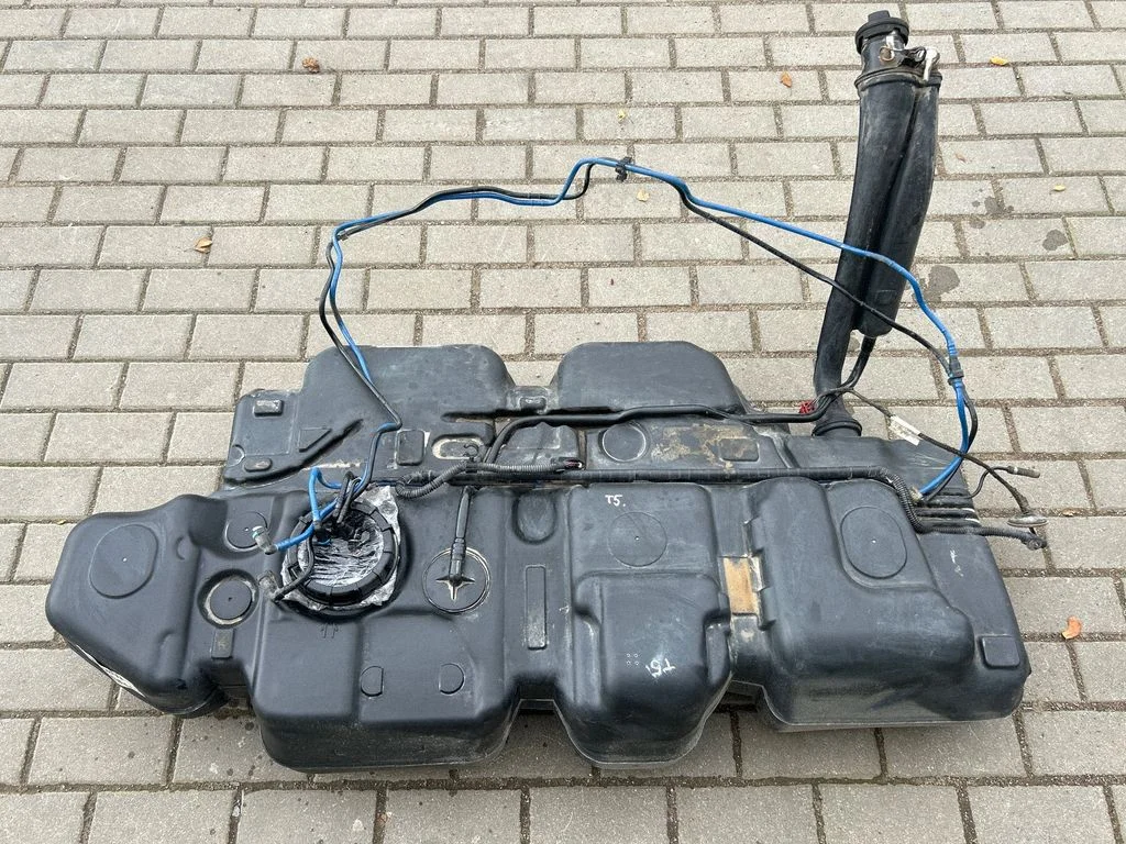 Fuel tank A049018