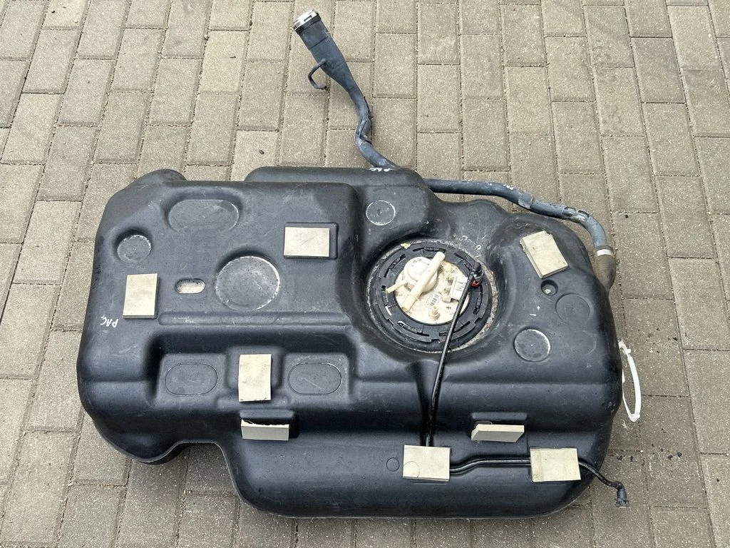Fuel tank 68234250A