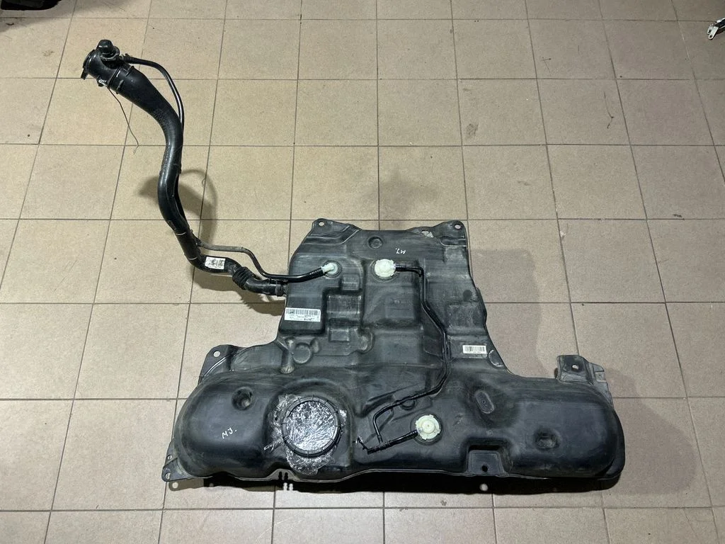 Fuel tank 172025422R