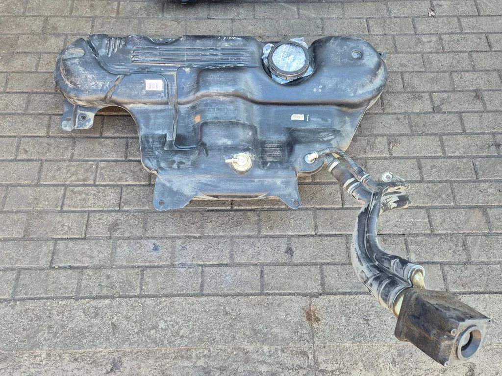Fuel tank 172023655R