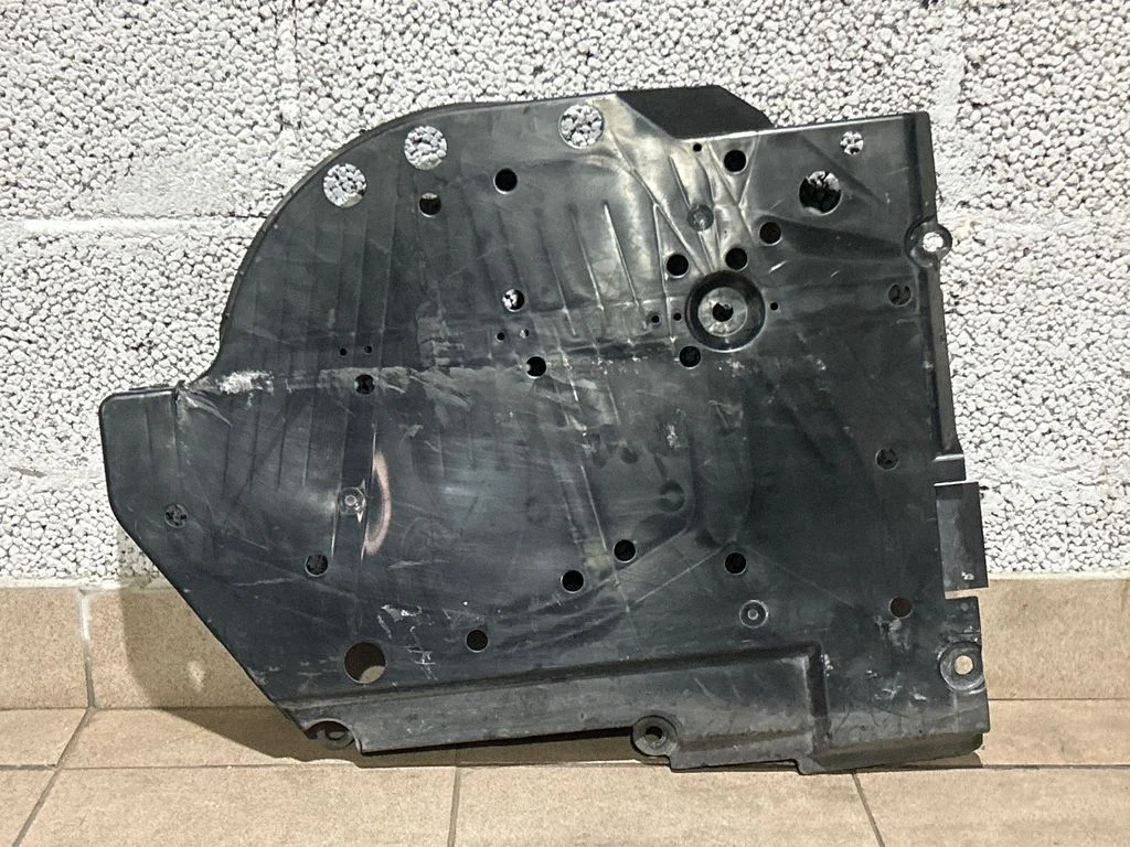 Fuel tank bottom protection 42045FL040