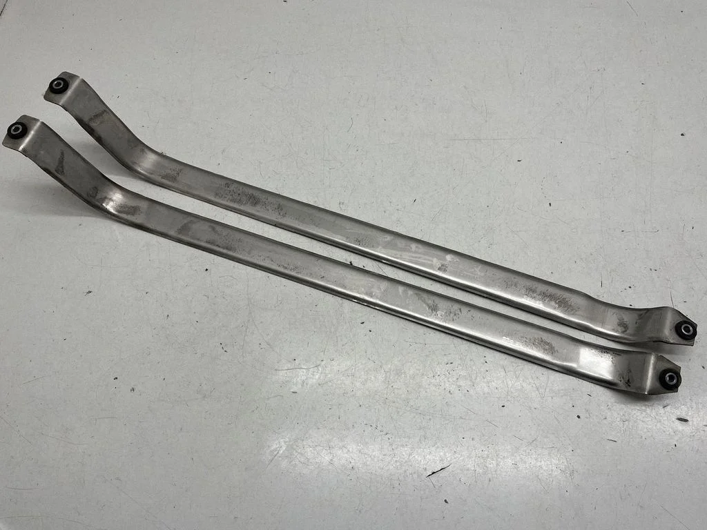 Fuel tank mounting bracket