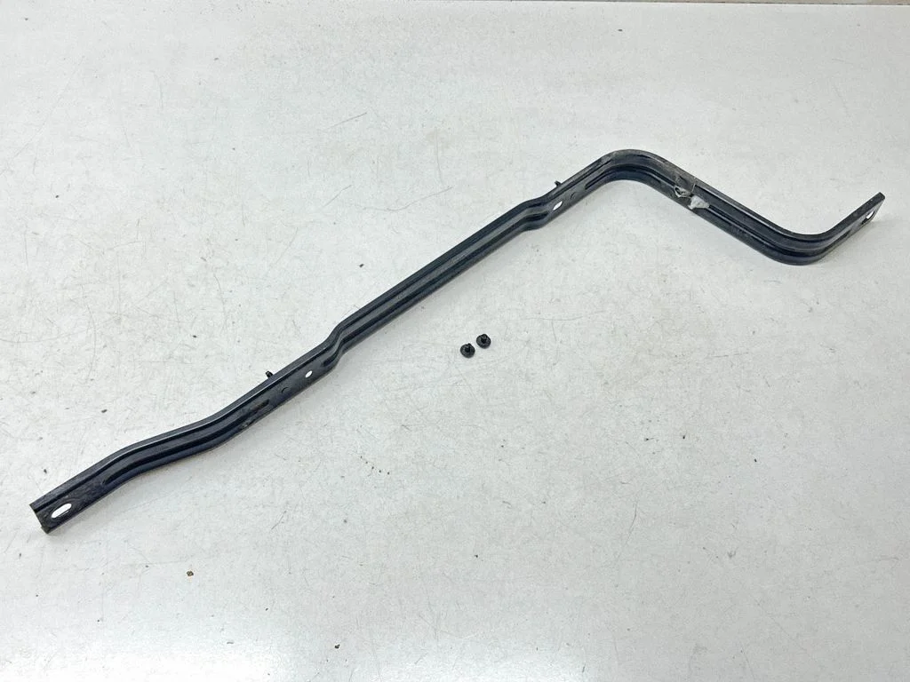 Fuel tank mounting bracket 9814136180