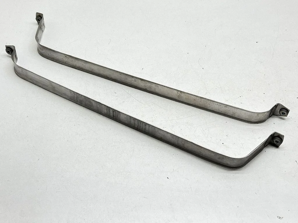 Fuel tank mounting bracket 11610007